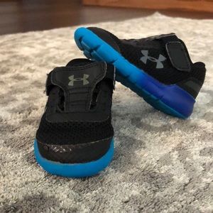 Infant boy Under Armour tennis shoe